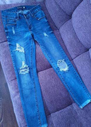 Рвані джинси жіночі з дірками