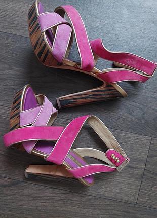 Фірмові італійські босоніжки, натуральна замша,38 розмір