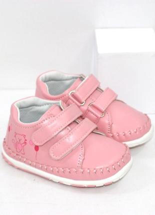Красиві дитячі черевички для дівчаток на липучках в ніжно-рожевому кольорі.2 фото