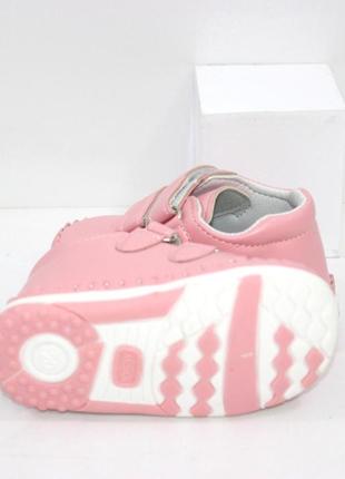 Красиві дитячі черевички для дівчаток на липучках в ніжно-рожевому кольорі.8 фото