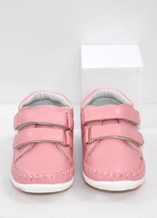 Красиві дитячі черевички для дівчаток на липучках в ніжно-рожевому кольорі.3 фото