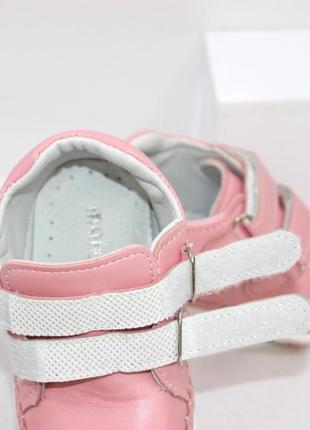 Красиві дитячі черевички для дівчаток на липучках в ніжно-рожевому кольорі.6 фото