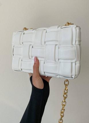 Женская сумка в стиле bottega veneta the chain cassette white4 фото