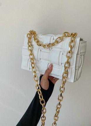 Женская сумка в стиле bottega veneta the chain cassette white6 фото
