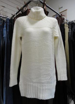 Теплый вязанный удлиненный свитер