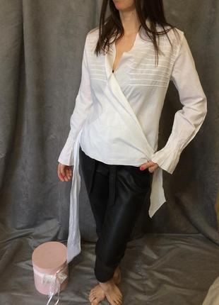 Жіноча біла сорочка з запахом