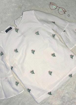 Белая блуза с кактусами