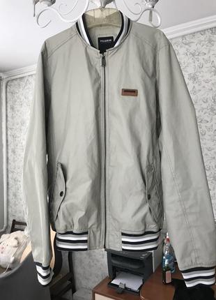 Мужской бомбер фирмы pull&bear