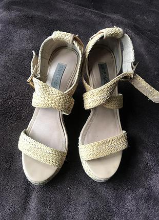 Босоніжки на платформі steve madden