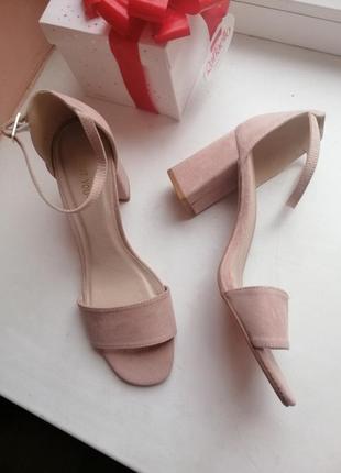 Босоніжки пудра about you