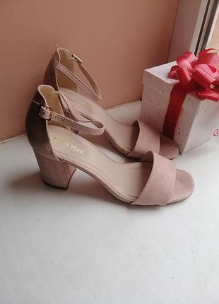 Босоніжки пудра about you