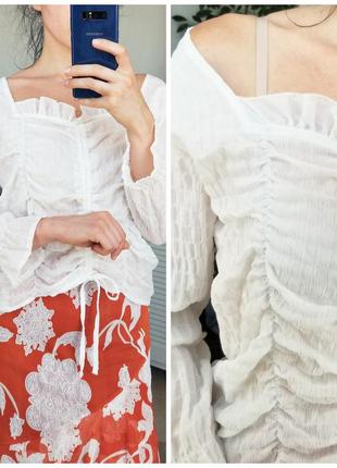 Біла блузка оверсайз з відкритими плечима топ з драпіруванням бохо об'ємні рукави блузка з оборкою4 фото