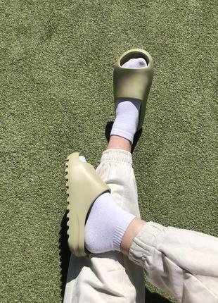 Розпродаж тапки тапочки adidas yeezy slide resine шлепки6 фото