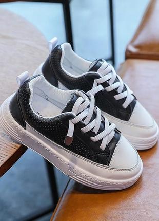 М'які кросівки