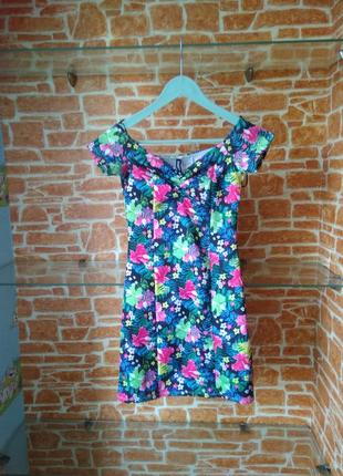 Фірмове плаття h&m xs розмір в квітковий принт