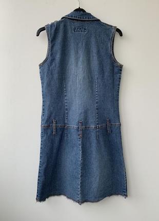 Платье джинсовое по фигуре короткое мини на пуговицах синее6 фото