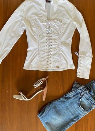 Шикарная белая  рубашка корсетного типа ( кружево, жемчуг)