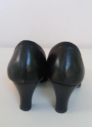 Классические женские туфли на каблучке 40 размера из натуральной кожи5 фото