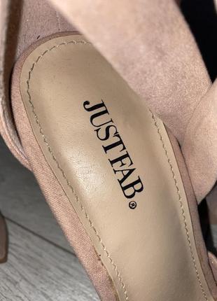 Пудровые босоножки на каблуке