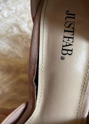 Пудровые босоножки на каблуке