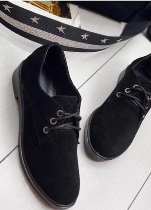 Черные замшевые туфли на низком каблуке классика2 фото
