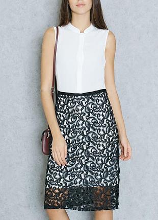 Платье белое с кружевной черной юбкой