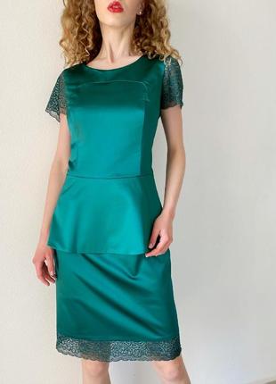 Платье natali bolgar изумрудного цвета с баской2 фото
