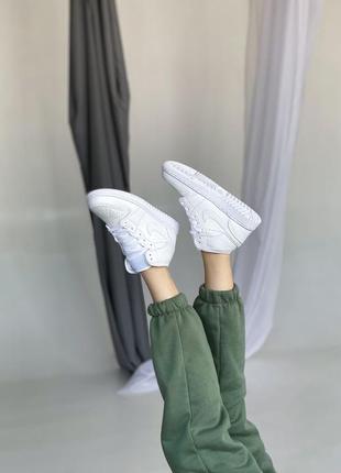 Nike air jordan white кроссовки найк женские джордан обувь кеды9 фото