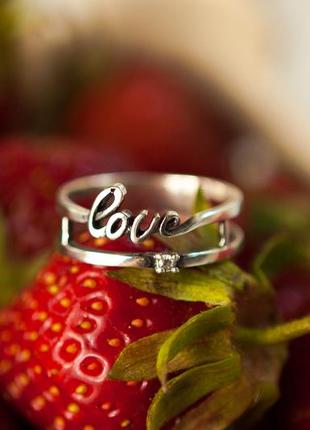 Серебряное кольцо love