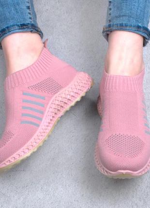 Стильні рожеві кросівки з текстилю сітка літні дихаючі кеди мокасини сліпони