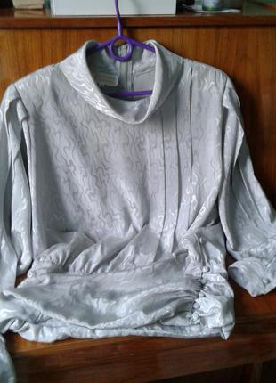 Блуза ошатна з шовковим принтом