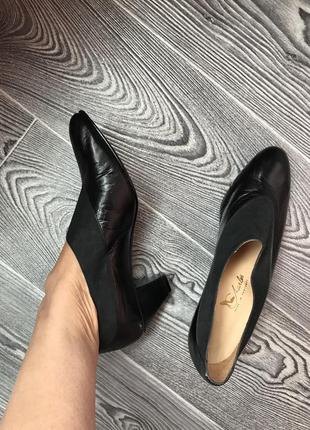 Удобные туфли на устойчивом каблуке