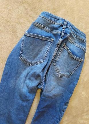 Шикарні джинси скінні з необробленим краєм,потертості6 фото
