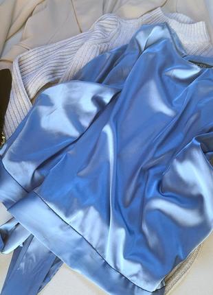 Трендовая сатиновая блуза с открытой спиной1 фото