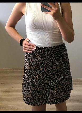 Крута спідничка в лео принт від primark 100%коттон