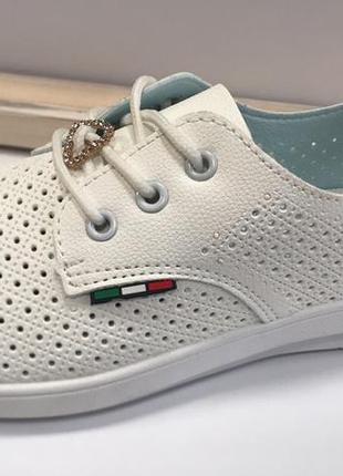 Кеди,снікерси, мокасини жіночі білі з перфорацією