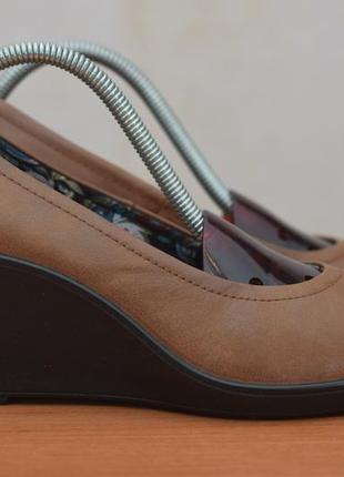 Коричневі жіночі шкіряні туфлі на танкетці hotter, 41 розмір. оригінал1 фото