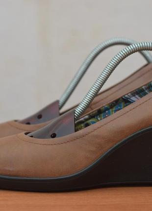 Коричневі жіночі шкіряні туфлі на танкетці hotter, 41 розмір. оригінал3 фото
