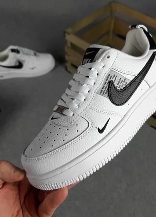 Женские кроссовки nike air force 1 lv8 низкие белые (черная запятая)4 фото