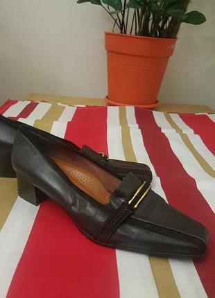 Лоферы италия,кожа р.38,5