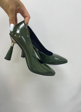 Эксклюзивные туфли из натуральной итальянской кожи лак оливка на шпильке женские