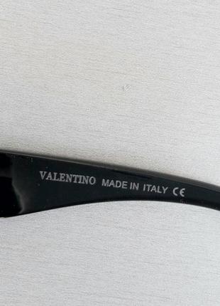 Valentino очки женские солнцезащитные модные узкие черные с серебристым логотипом6 фото