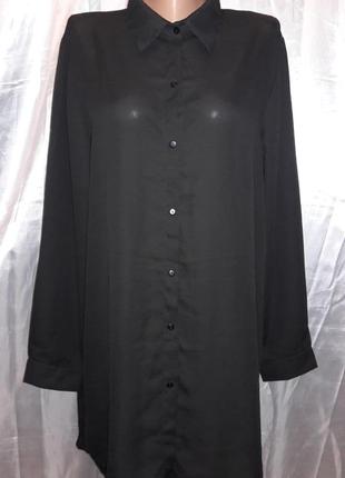 Чорна шифонова блуза з подовженою спиною