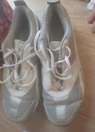 Продам кроссовки reebok