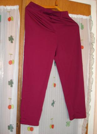 Супер спортивні штани,тонкі,вишневого кольору"boohoo"р. 10