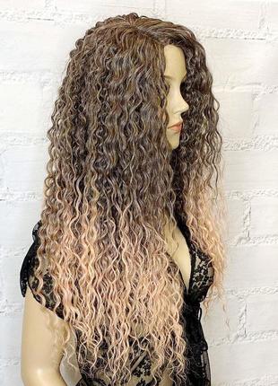Перука на сітці lace front wig рожева коричнева довга кучерява термостійка без чубчика3 фото