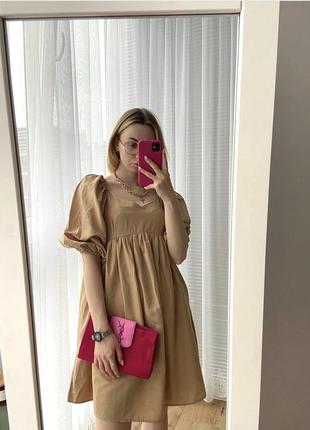 Ніжна сукня трендового фасоном