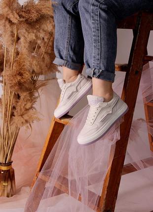 Женские белые кроссовки с сиреневыми вставками новинка9 фото