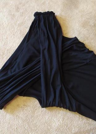 Базовое чёрное платье футляр миди со спущенными плечами вискоза3 фото