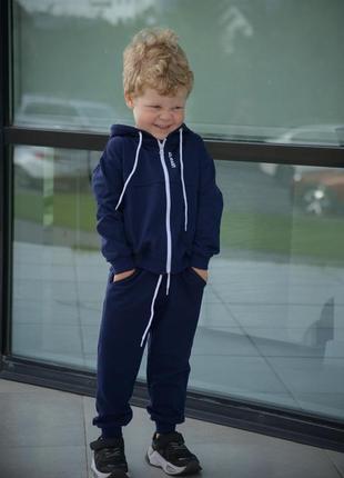 Стильний спортивний костюм